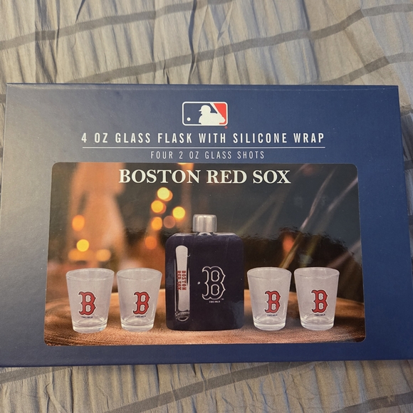 Other - Boston Red Sox Flask and Shot Glass Set